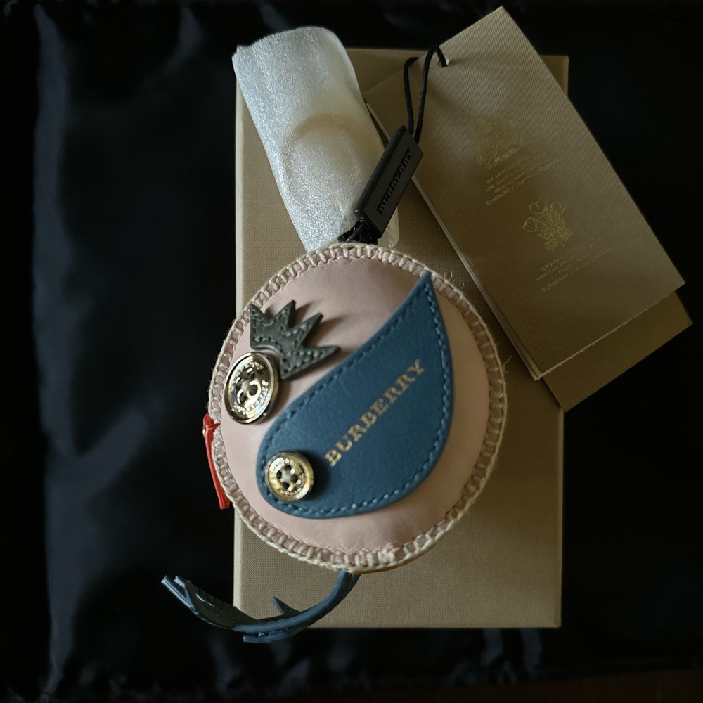 Burberrys Vintage crossbody with Bag Charm - Picture 4 of 15